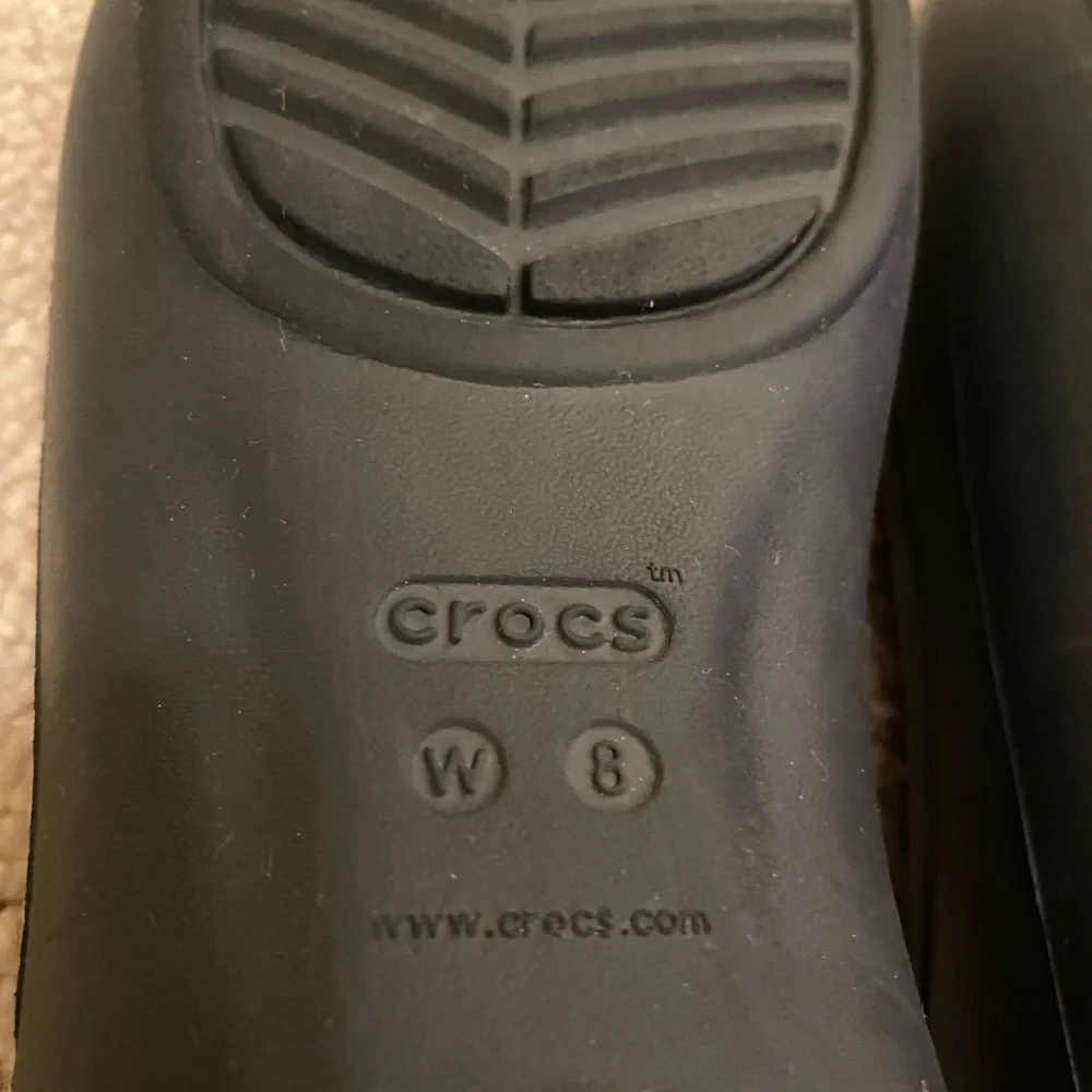 Crocs Women's Black Flats slip-on Crocs™ Laura Flat. Women size 8 - Picture 5 of 6